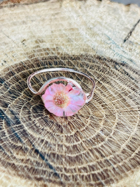 Arisan Crafted Resin Silver  Flower Coctail Ring