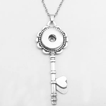 Key Pendant Necklace (1S)